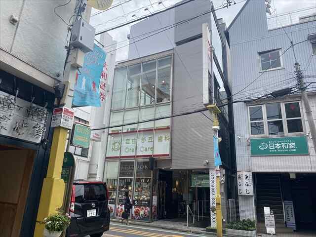 Ｊグラスビル