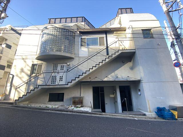 トライアングルビル